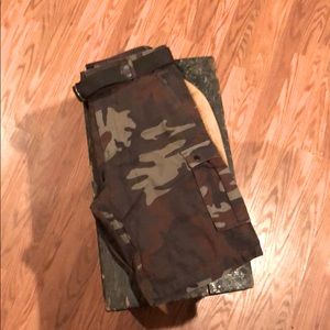 LEVIS CARRIER CARGO CAMO MENS SHORTS